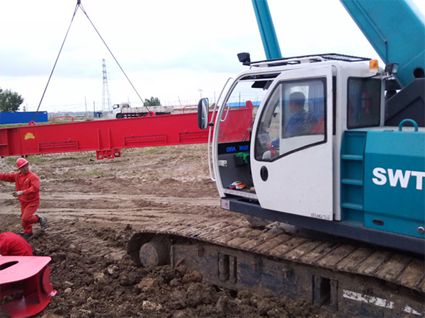 油田好帮手——山河智能伸缩臂履带起重机