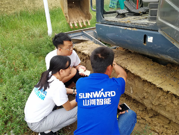 到了市场一线才知道，山河挖机客户都是铁杆粉丝