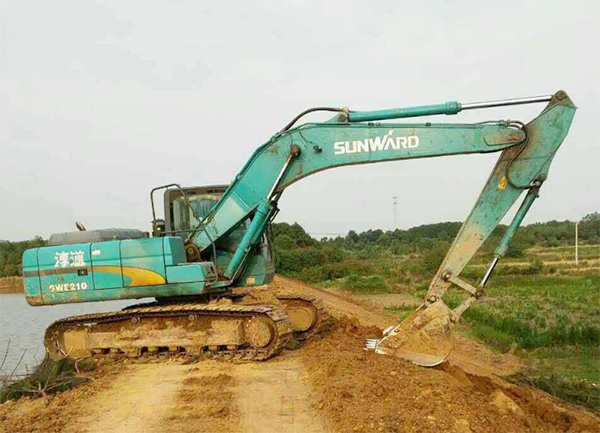 抗洪英雄显身手，山河智能系列挖掘机奔赴抗洪一线