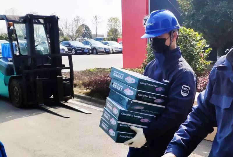 用餐安全有新招,山河智能4000个保温饭盒送员工