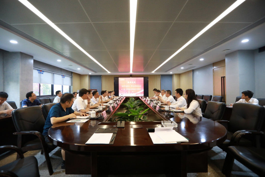 岳阳市委书记王一鸥带队调研山河智能