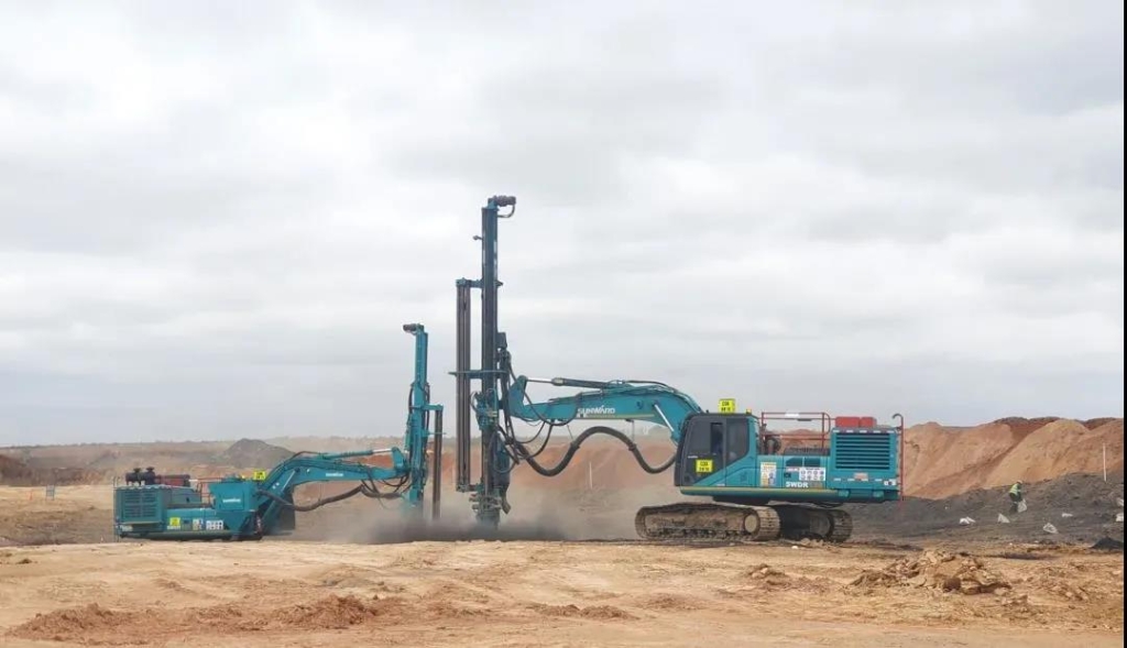 山河智能凿岩设备名扬南非