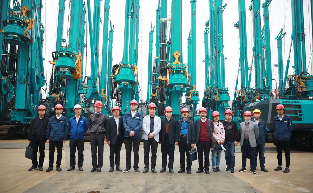 省工信行业事务中心杨卫华副主任一行莅临山河智能调研