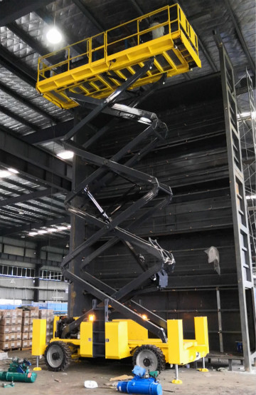 威武！大气！稳定！山河智能越野剪叉式高空作业平台解客户难题