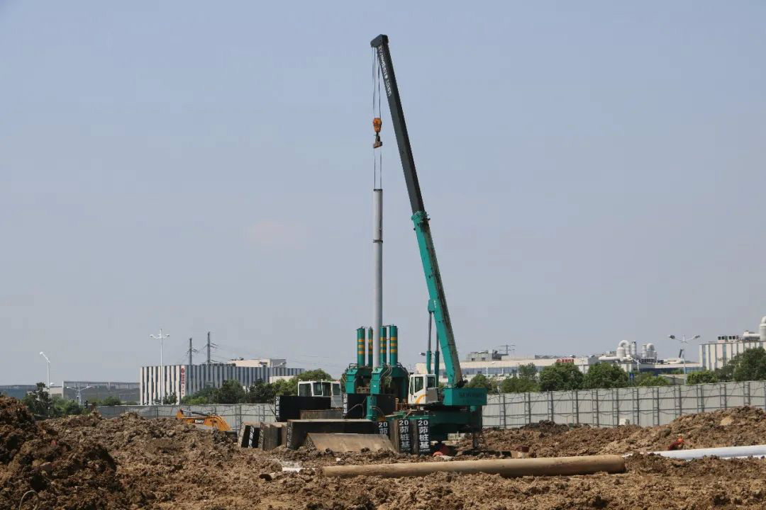 液压静力压桩机从1台到21台,他只用了8年!