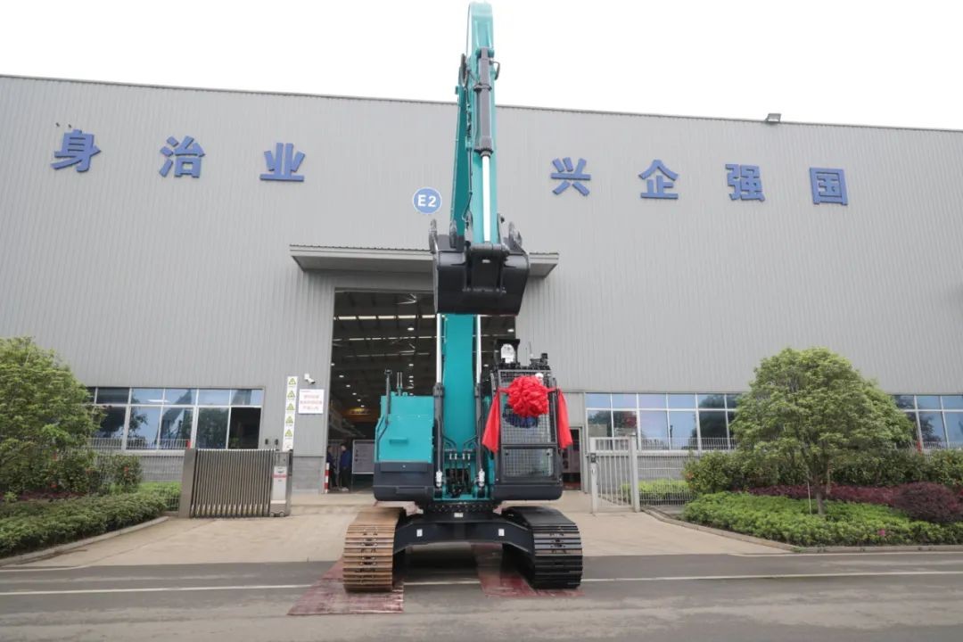 全国首台！山河智能SWE240FED电动智能挖掘机下线