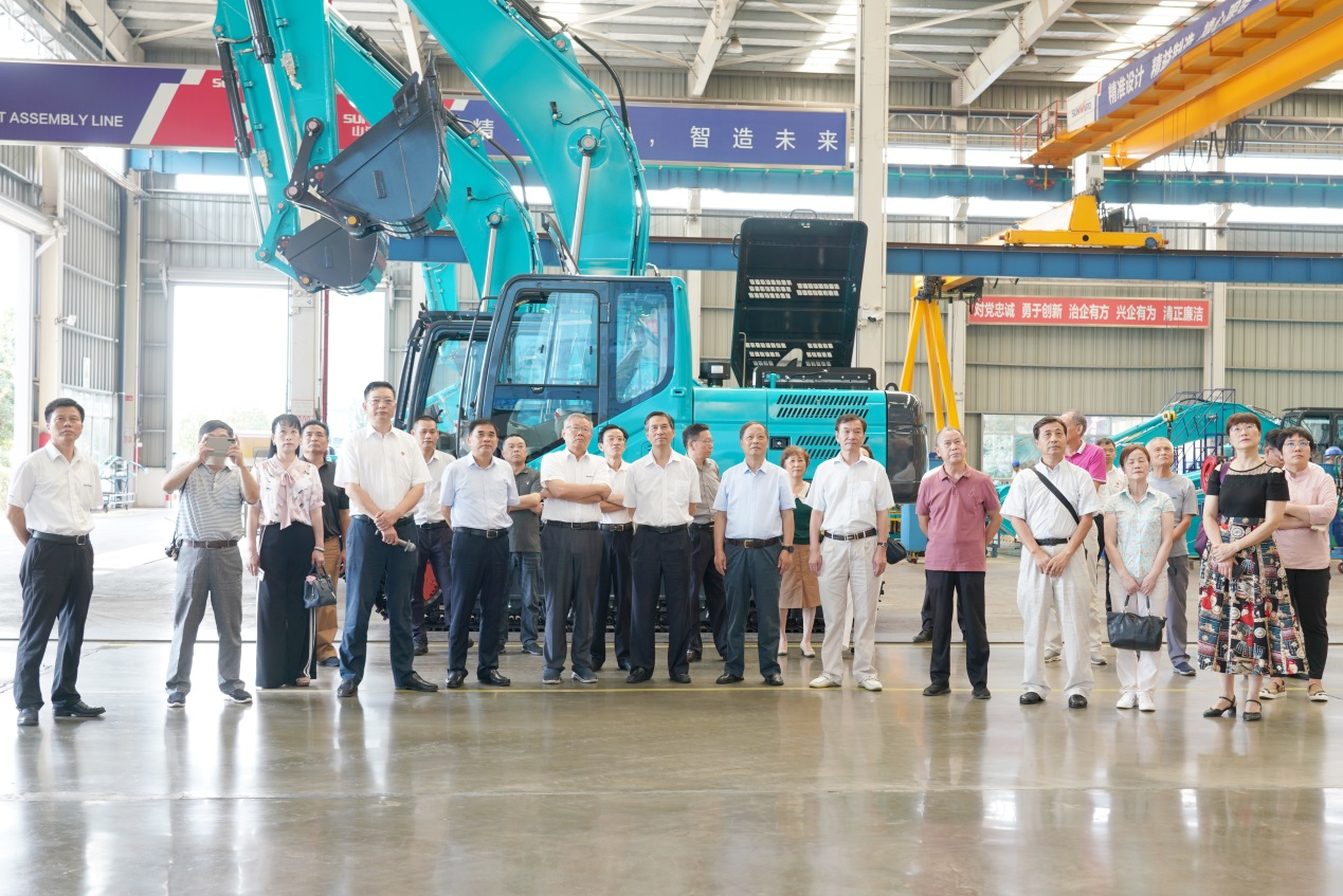 湖南省老科学技术工作者一行到访山河智能