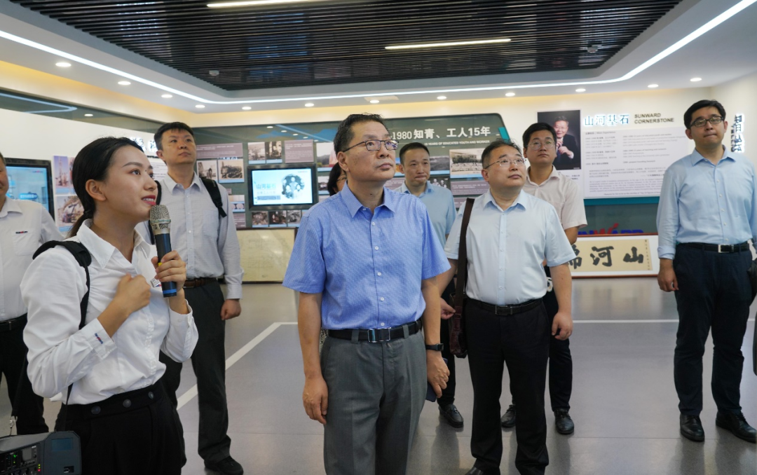 中国出口信用保险公司领导一行调研山河智能