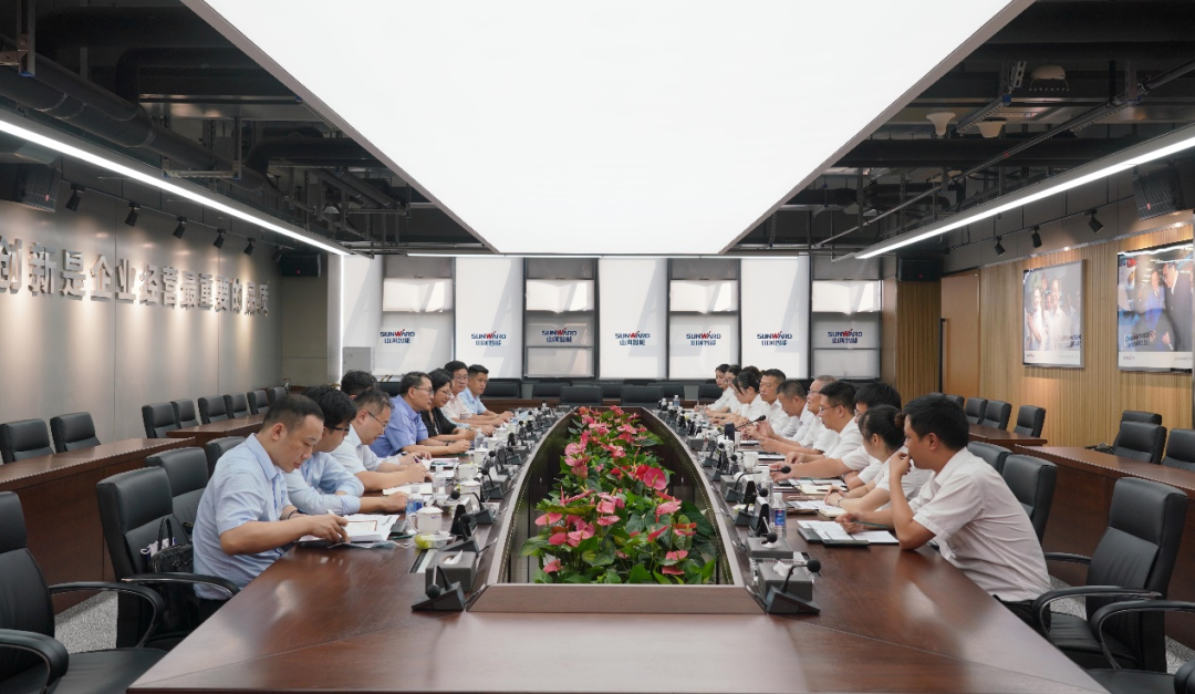 中国出口信用保险公司领导一行调研山河智能