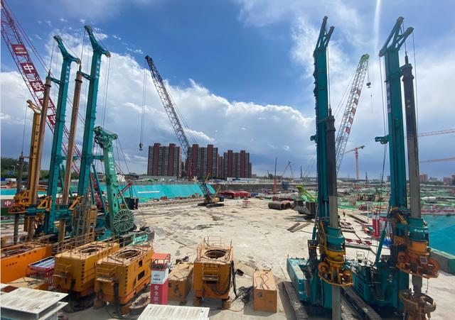 大国重器!山河智能超级装备助力北京城市副中心综合交通枢纽站建设