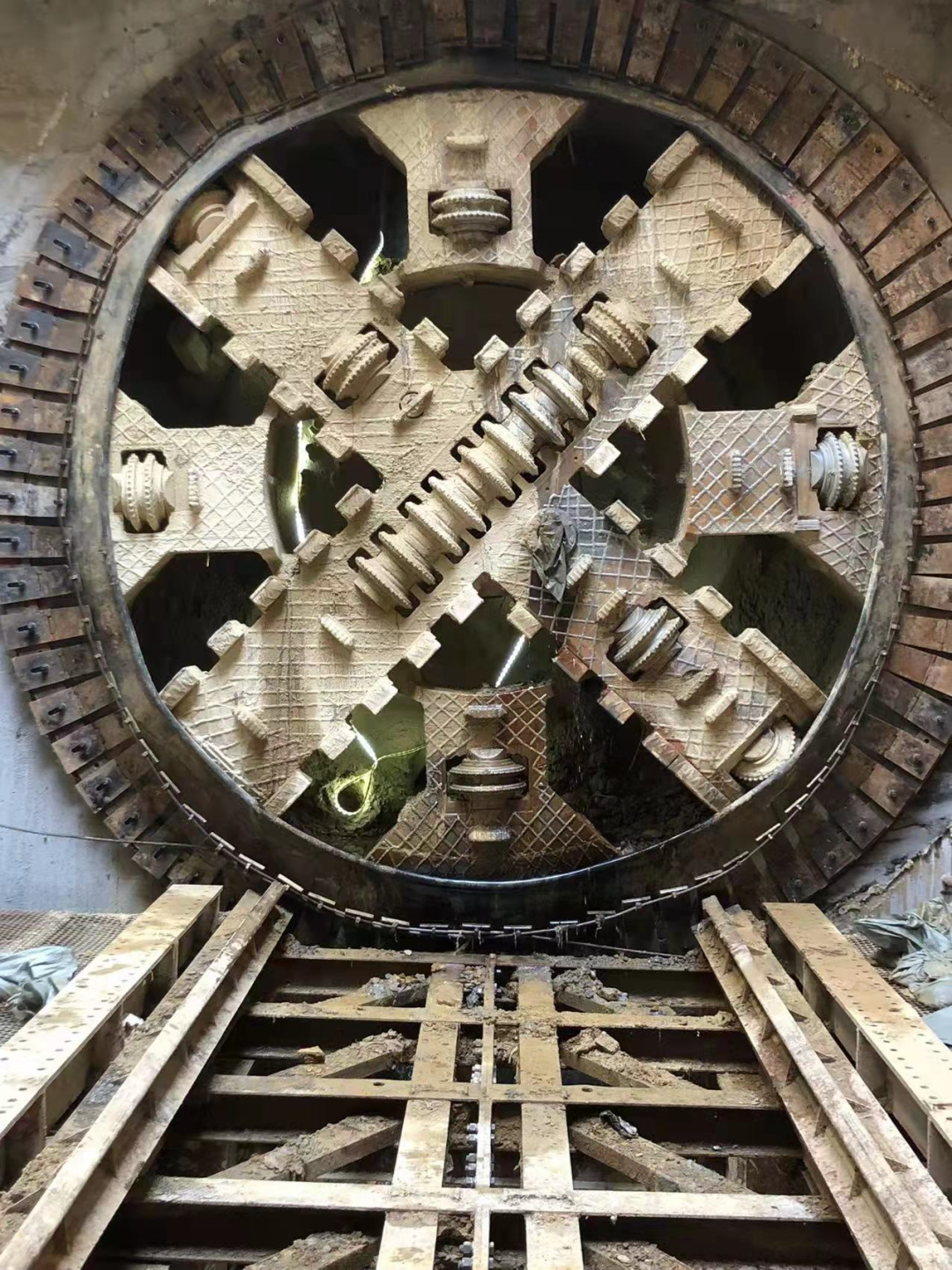 历时424天,创下最高纪录!万家丽快速化改造北延线(含电力隧道)全线贯通