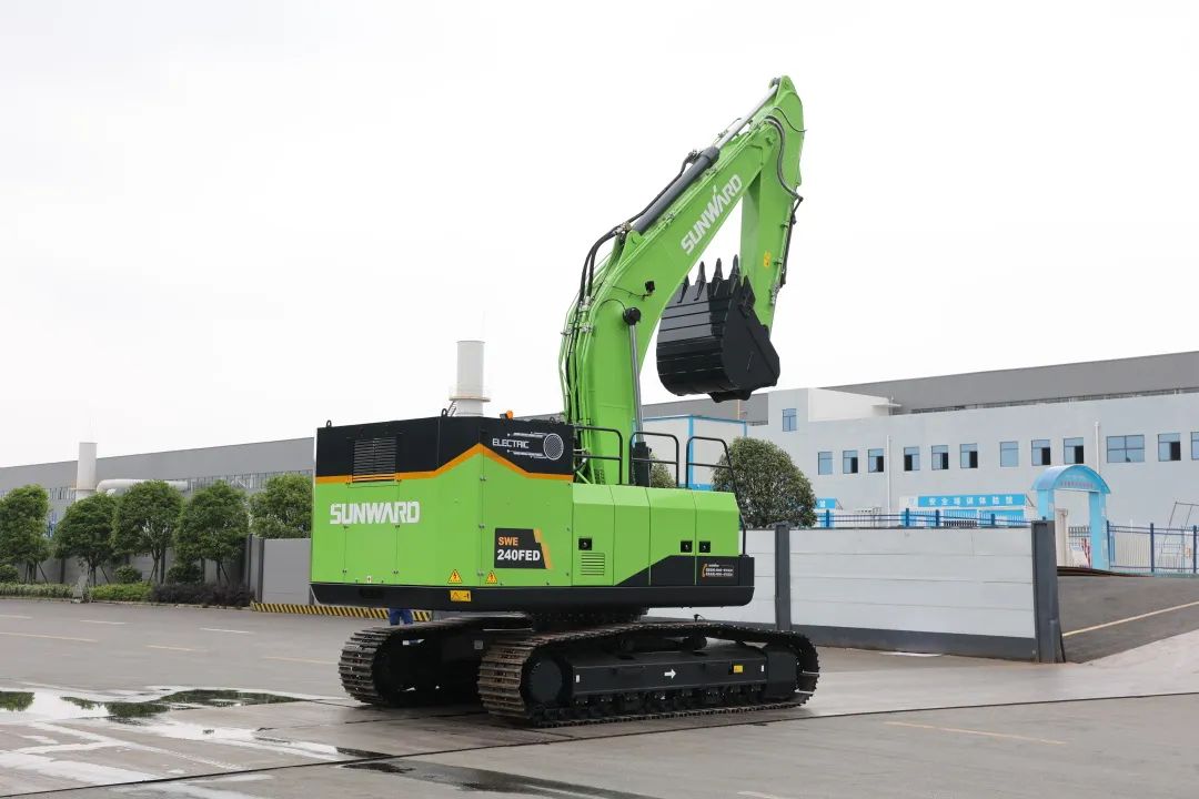 征战川藏铁路！山河智能新一代电动挖掘机成功交付