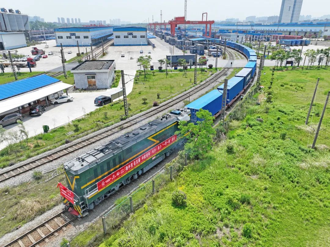 持续进军国际市场！中欧班列（长沙）山河智能专列成功首发