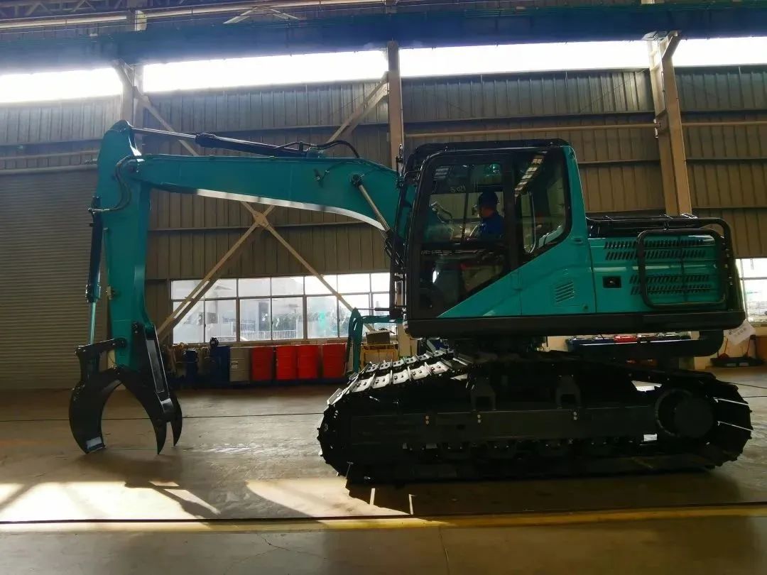 翻山越岭，称霸“武林”！山河智能首款中型林业挖掘机成功下线