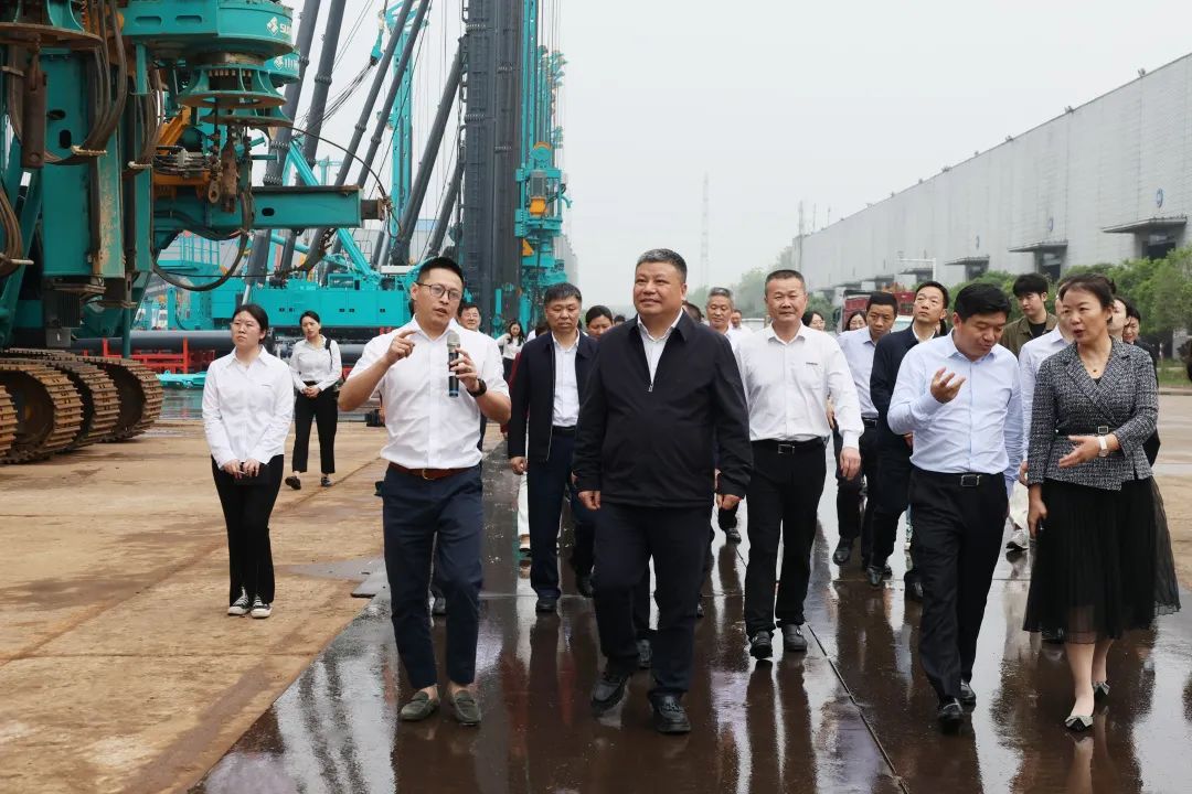 长沙市政协主席陈刚调研山河智能