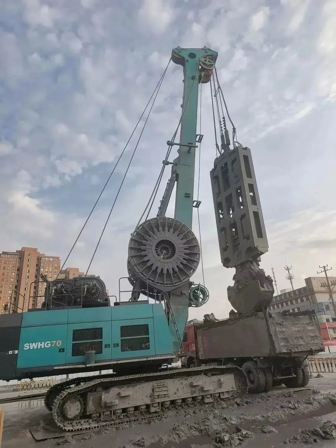 助力国内国际重大工程！山河智能液压抓斗实力“出圈”