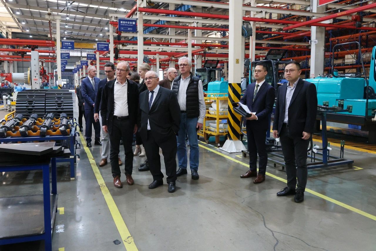 蒙达尔纪市代表团一行考察山河智能