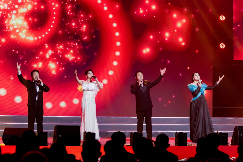 创新引领价值 理想成就未来——庆祝山河智能成立25周年表彰大会暨文艺晚会隆重举行