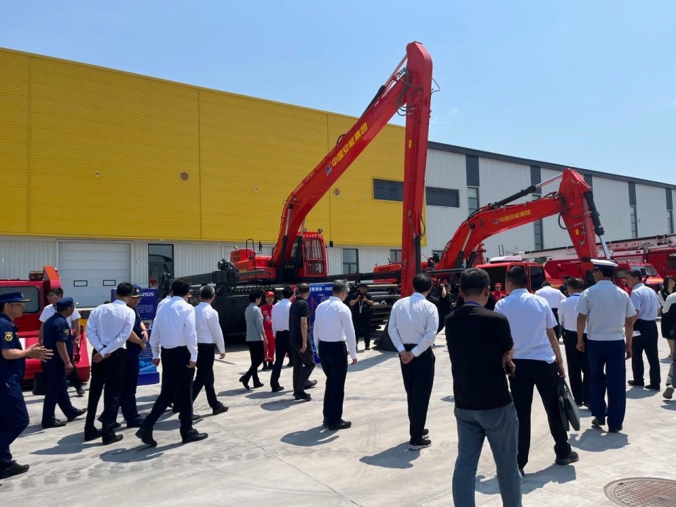 硬核破解“最后一公里”难题，山河智能应急救援设备助力“应急使命·2025”演习！