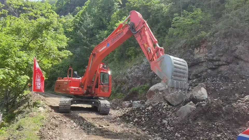 硬核破解“最后一公里”难题，山河智能应急救援设备助力“应急使命·2025”演习！